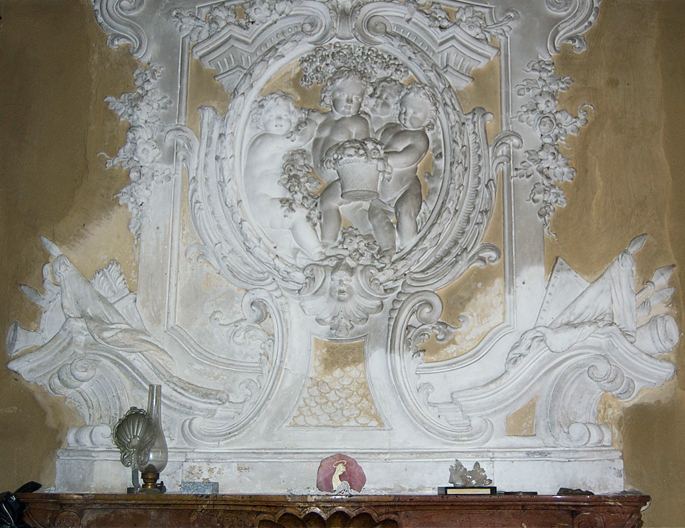 Kaminaufsatz in Magnis Haus in Castel San Pietro, Aufnahme Okt. 2012